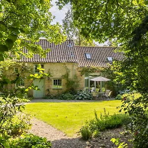 https://the-coach-house-at-noelles-cottages.yorkshirehotels.net